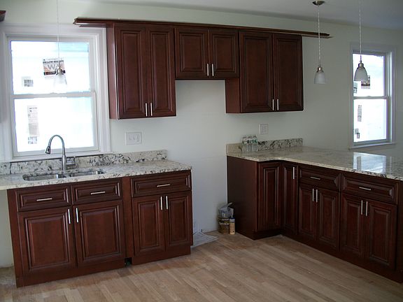 2nd image of 33 Hanna St