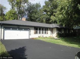 2910 Casco Point Rd, Wayzata, MN 55391