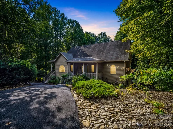 107 Wilkerson Ct, Lake Lure, NC 28746