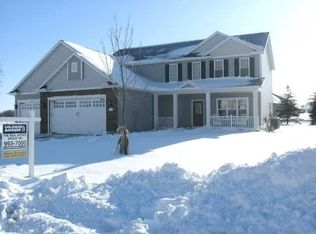 2165 Shadow Bend Ct, Neenah, WI 54956