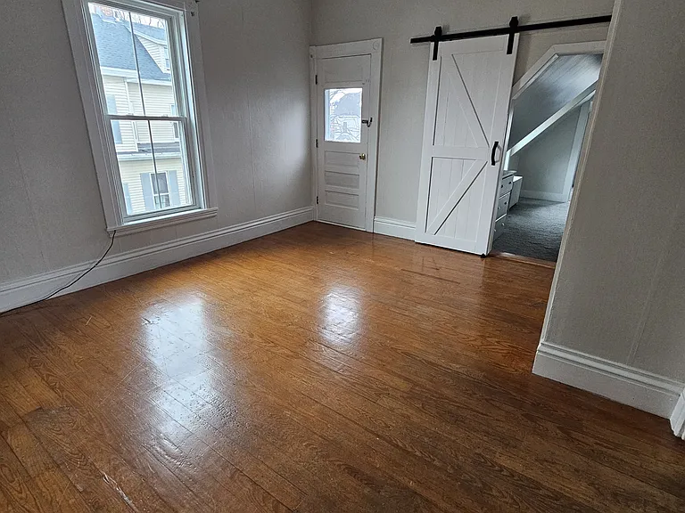 27 Laurel St #2 — Photo 6