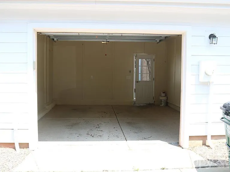 9806 Longstone Ln — Photo 33