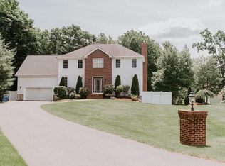 40 Bluebird Ln, Cranston, RI 02921