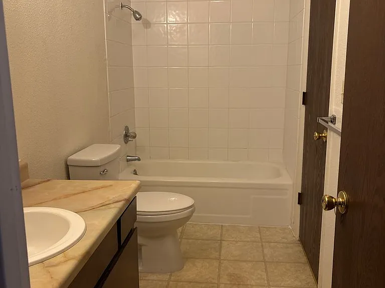 842 E Cedar Ct — Photo 4