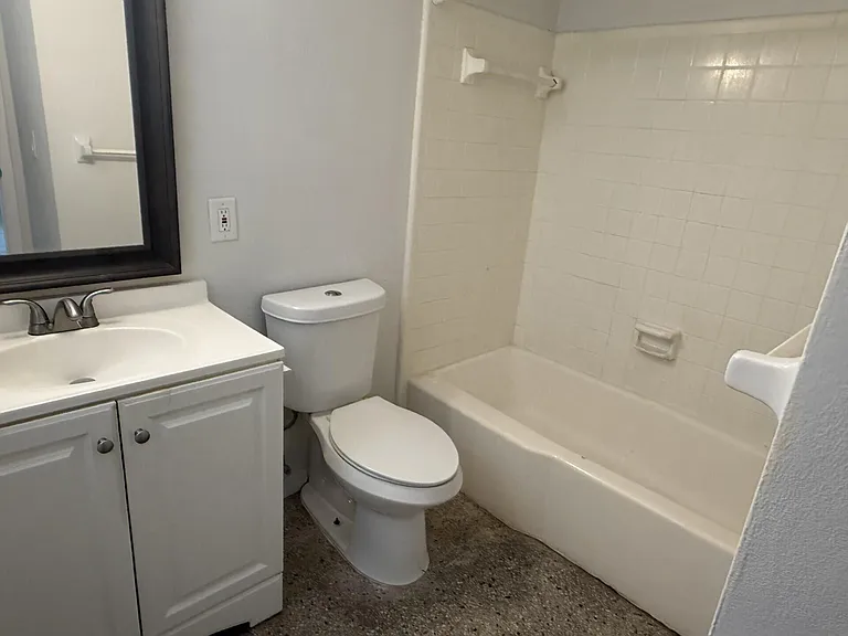 1118 N H St #4 — Photo 6