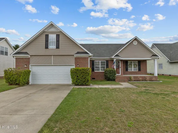 8246 English Saddle Dr, Fayetteville, NC 28314