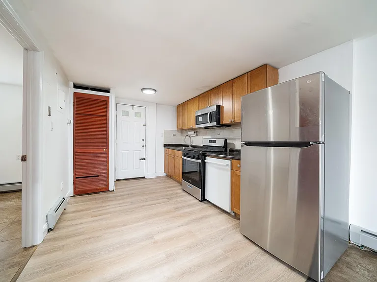 199 Bay St #1 — Photo 3