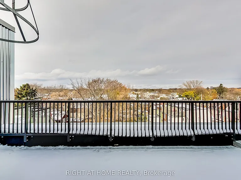 1602 Queen St E #PENTHOUSE — Photo 22