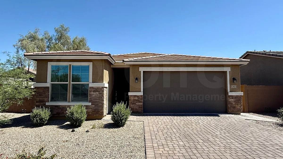 4 bed, 2.0 bath, 1874 sqft, $1,825 — Photo 2