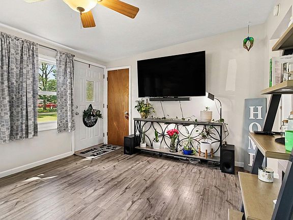 4th image of 48542 Sully Dr