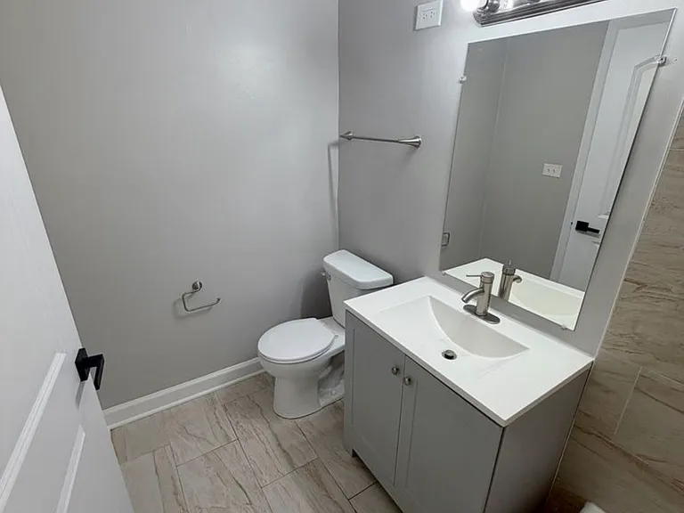 2025 W Granville Ave #B110 — Photo 9