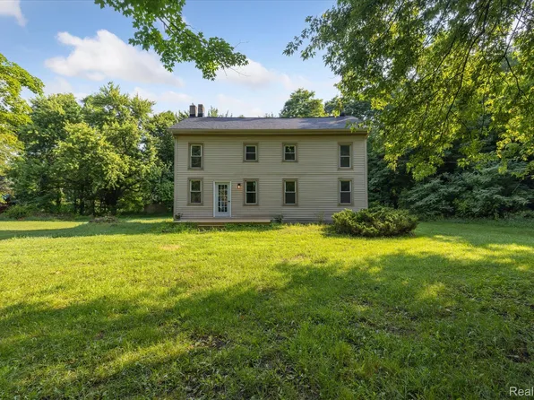 11240 Silver Lake Rd, Byron, MI 48418