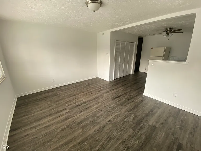 621 N Oxford St — Photo 5
