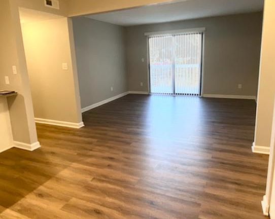 2nd image of 915 W 2nd St APT 9
