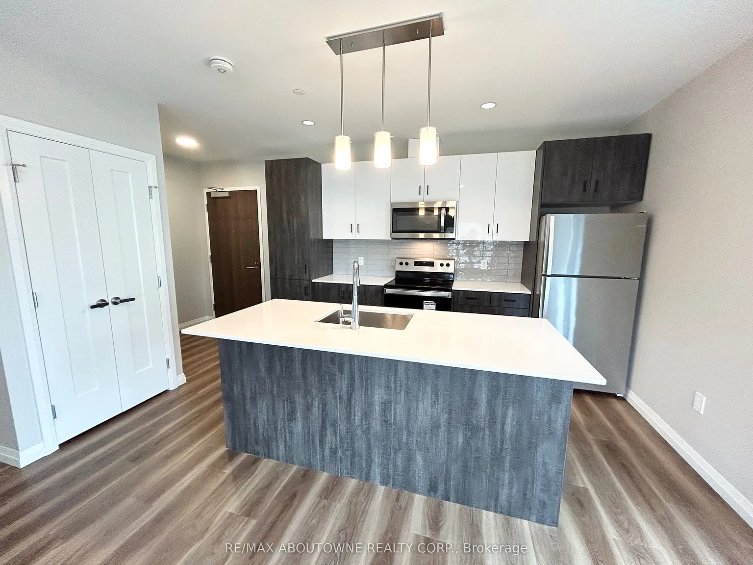2 bed, $2,375 — Photo 3