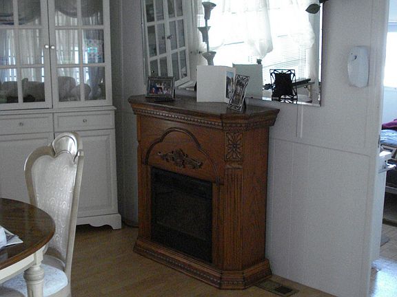 WOOD FLOOR DINING ROOM