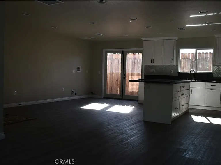 917 W Flora St #917B — Photo 8