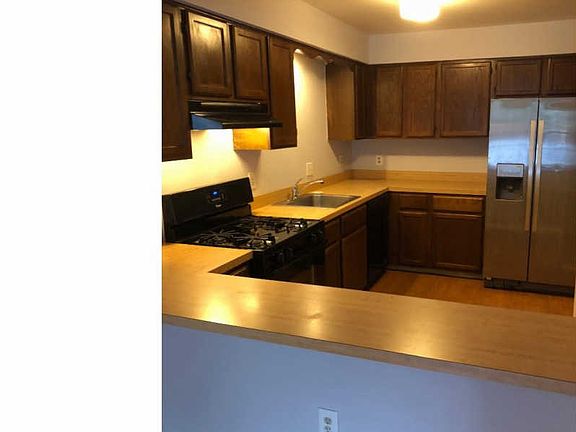 5th image of 142 Sandybrooke Dr