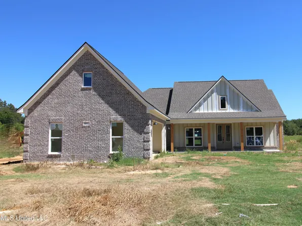 2554 Saint Elmos Fire Dr, Hernando, MS 38632