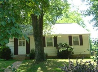 1832 Griffith Rd, Falls Church, VA 22043