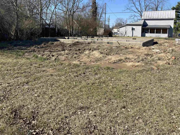 421 N Walnut St, Hartford City, IN 47348