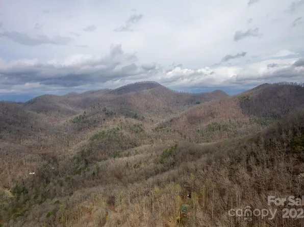 11 Stone Pillow Rd, Tuckasegee, NC 28783