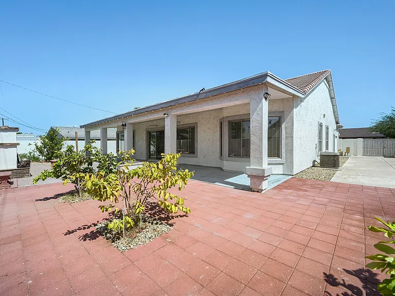 5619 W Frier Dr — Photo 18