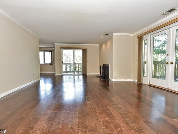 5th image of 606 Skyline Dr