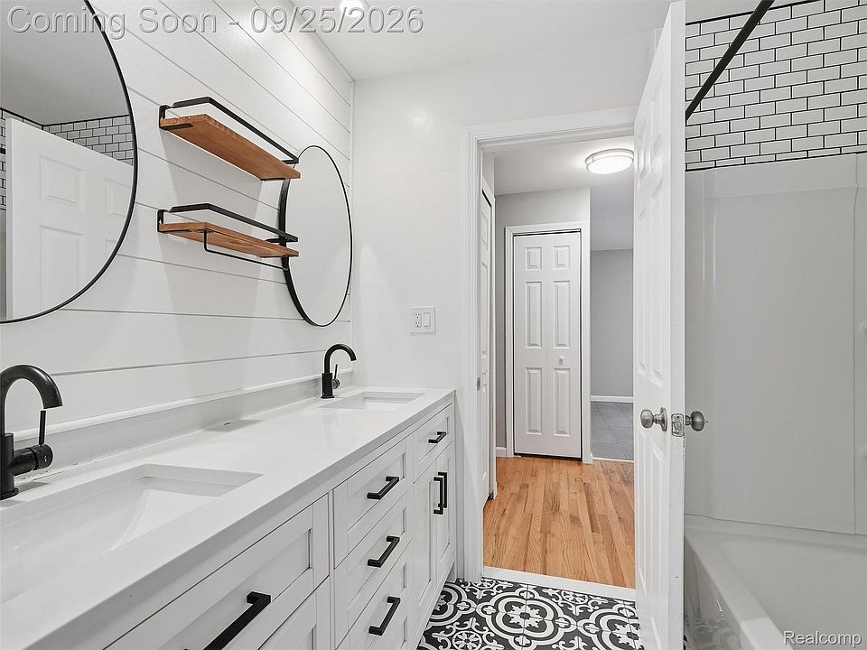 27046 Fairfax St, photo 20