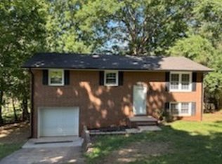 1235 Riverview Dr, Hickory, NC 28602