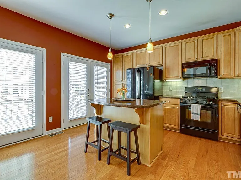 2745 Laurelcherry St — Photo 9