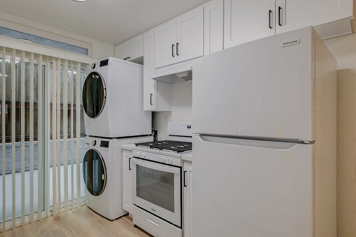 Building Photo - 536 E Cypress Ave #102