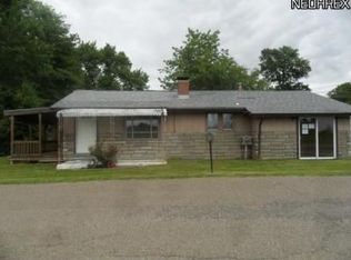 27422 Lake Point Dr, Beloit, OH 44609