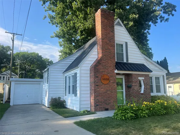 3008 Maplewood Dr, Fort Gratiot, MI 48059