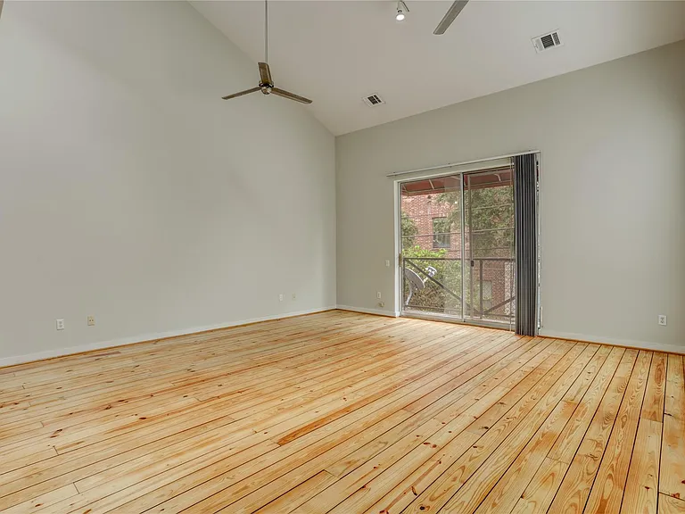 910 Ruthven St — Photo 4