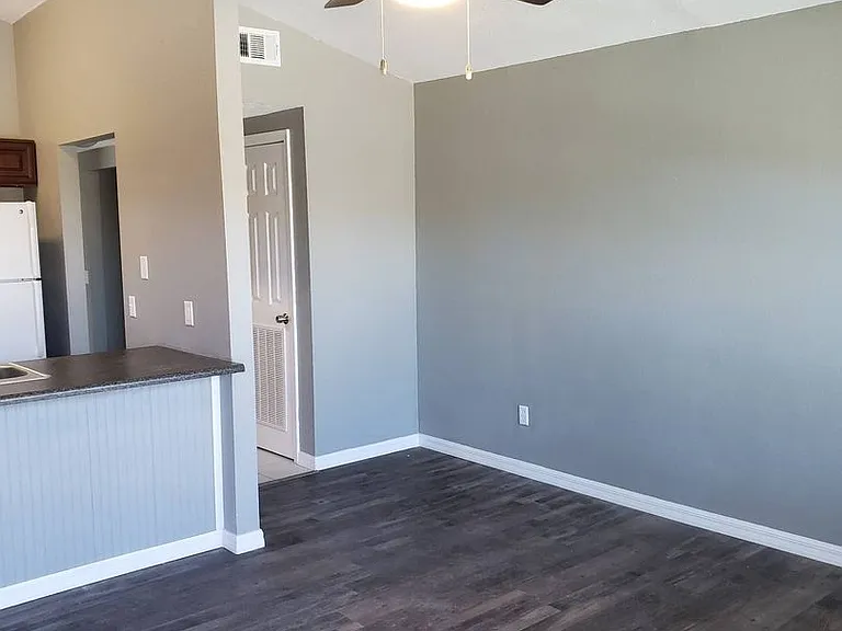 407 Viola Ave — Photo 16