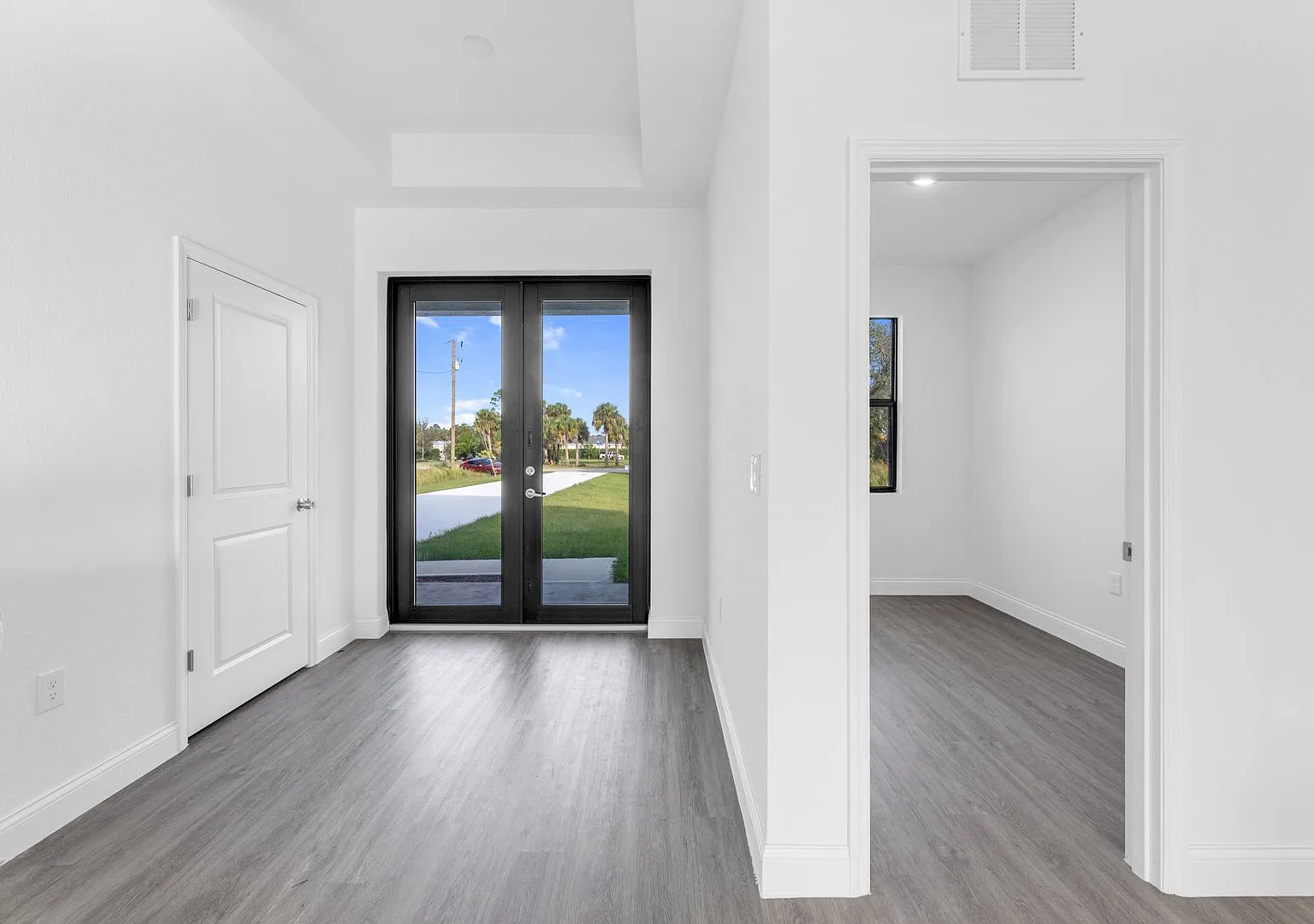 Available immediately spacious and Serene Single-Family Home for Annual Rental. — Photo 2
