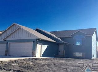 2912 S Gerbera Ave, Sioux Falls, SD 57106