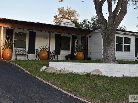 3rd image of 1910 E Mesquite Dr