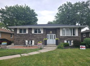 8027 Kooy Dr, Munster, IN 46321