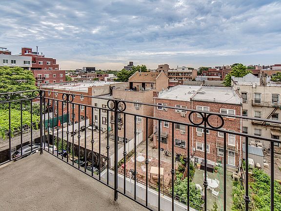 5th image of 2625 28th St APT 5B