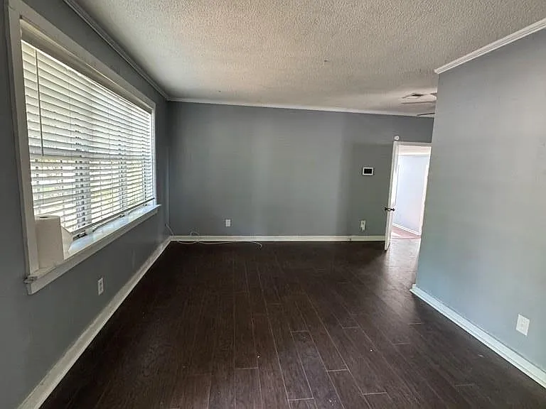 6 Sherwood Dr — Photo 3