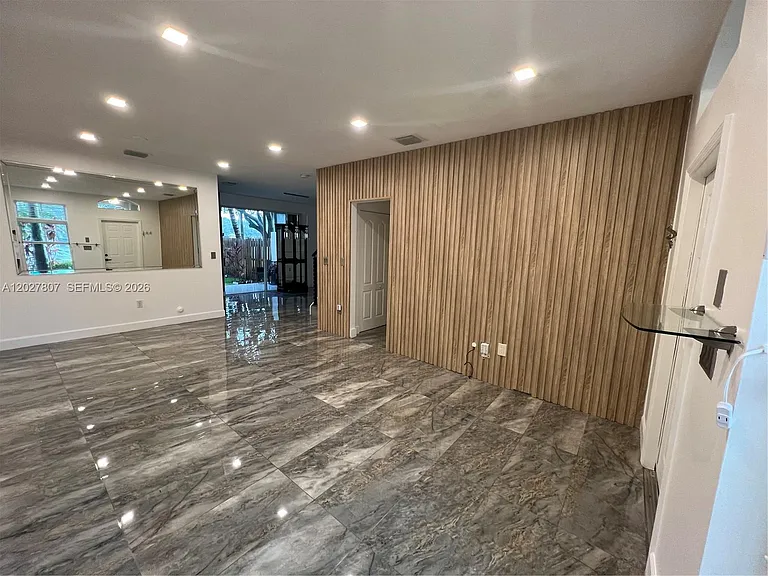 254 Riverwalk Cir #254 — Photo 6