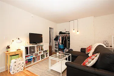 Rented by R New York