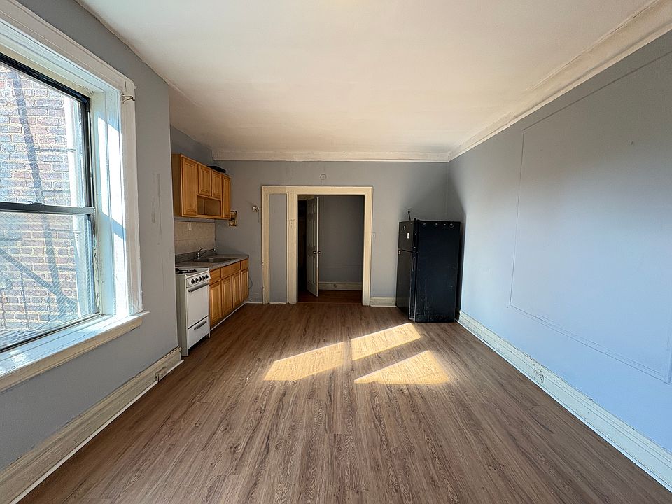 2nd image of 231 Weequahic Ave #14