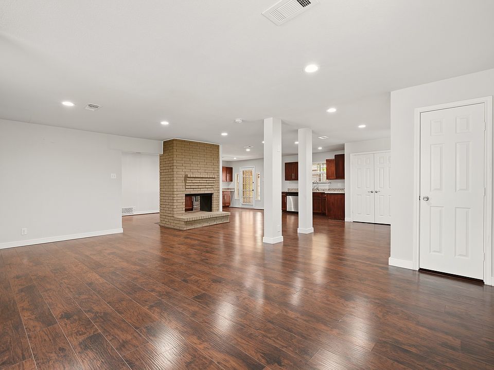 1st image of 9221 Plano Rd