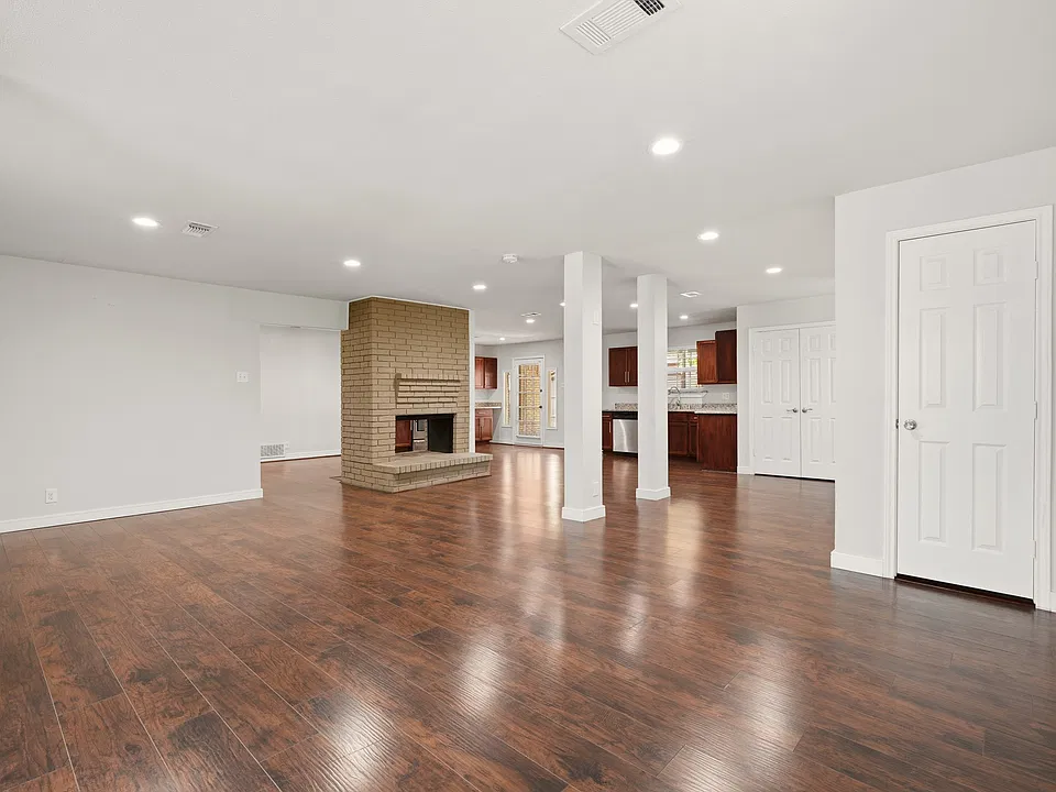9221 Plano Rd