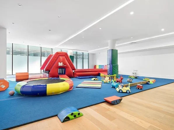 429 Kent Avenue image 19 of 21