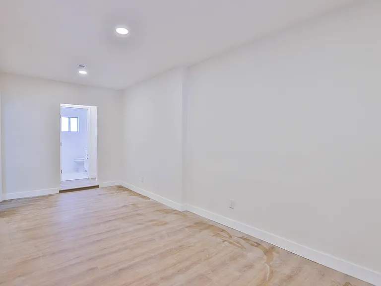 4132 Lynd Ave #B — Photo 6