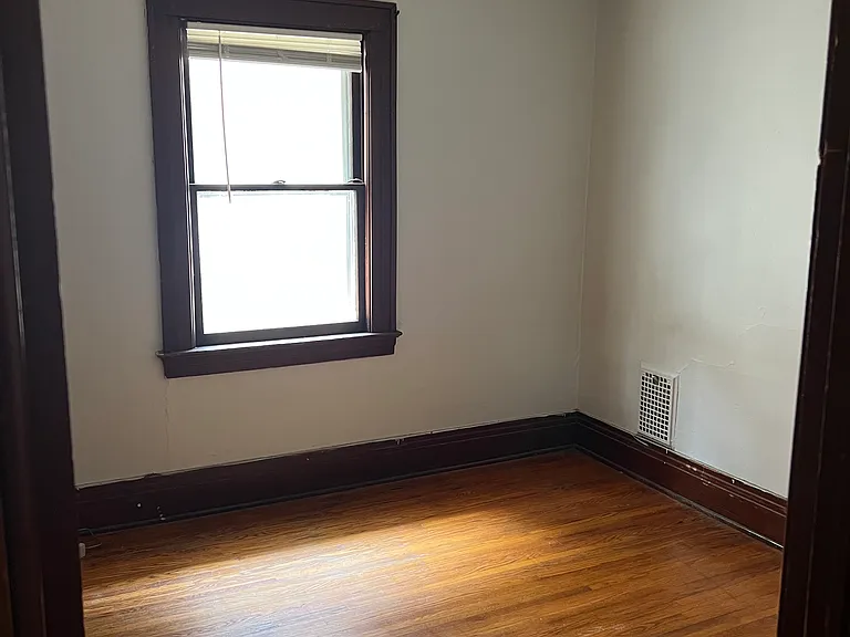 87-89 Woodlawn St — Photo 13